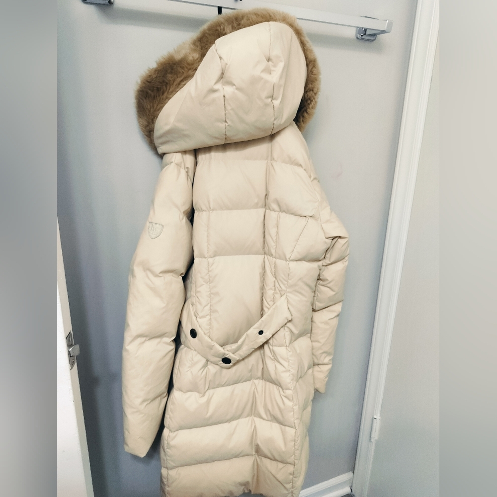 Larry Levine Beige Puffer Coat with Faux Fur Trim